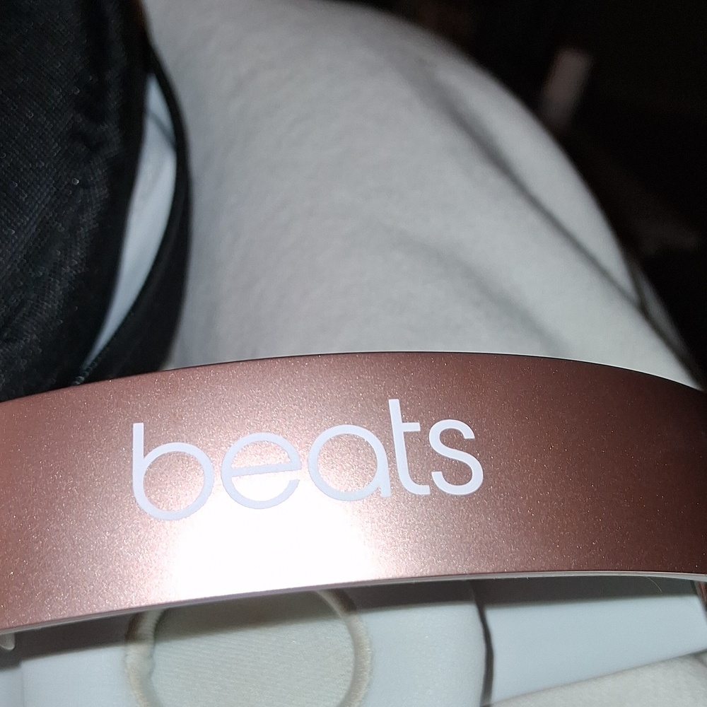 Beats Solo 3 Used Few Times. - Picture 3 of 13